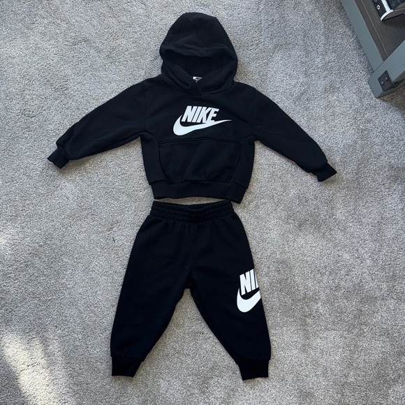 Nike- Boys 2-Piece Club Fleece Hoodie and Pants Set - Picture 2 of 7